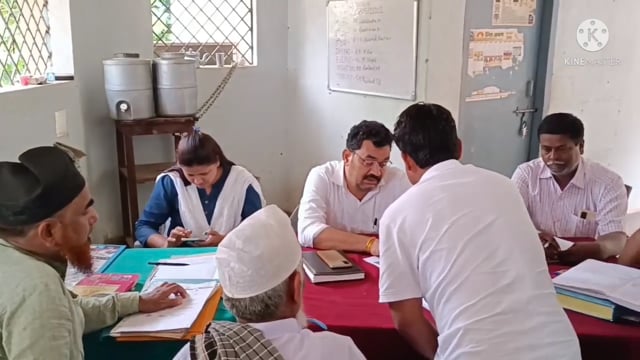 हवेली खडगपुर थाना परिसर में शनिवार को भूमि विवाद निपटारा को लेकर जनता दरबार का आयोजन किया गया। 