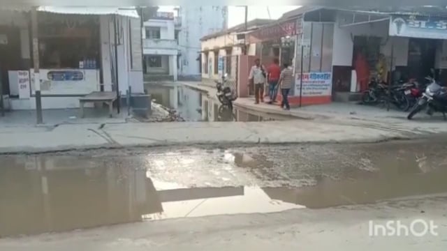 सुगौली सामुदायिक स्वास्थ्य केंद्र परिसर में रह रहा है स्थायी रूप से जल जमाव,बन रहा है बीमारी का सबब।लोगों को परेशानी 