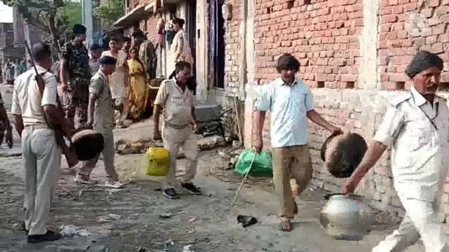 जहानाबाद के बभना गाँव मे एंटी लिकर टास्क फोर्स एवं नगर थाना की पुलिस ने शराब के विरुद्ध की छापेमारी जावा महुआ किया नष्ट।