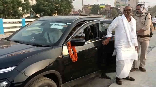 जहानाबाद के अस्पताल मोड़ स्थित दरधा नदी पर बने नये पुल का सांसद ने किया निरीक्षण।