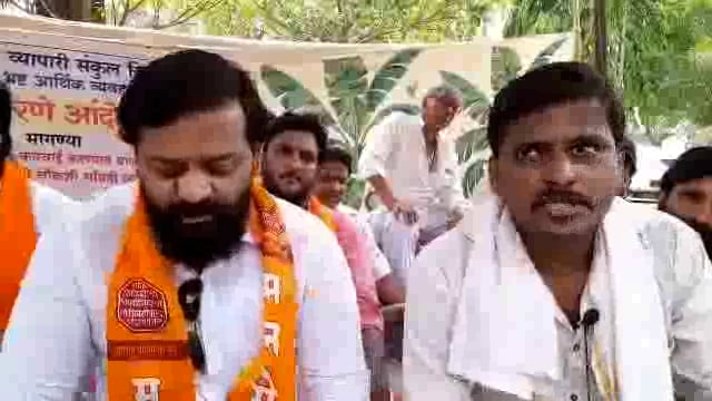 नगरपालिकेतील दुकानांचे गाळे विक्री करणाऱ्या कर्मचाऱ्यांवर कार्यवाही करा,आंदोलनकर्ते सुभाष पुनमवार यांची मागणी