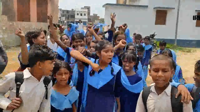 सिमरी बख्तियारपुर नगर परिषद के मध्य विद्यालय कानू टोला में एचएम के खिलाफ बच्चे ने बीआरसी में किया हंगामा