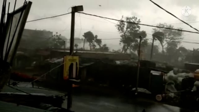 बेलहर में तेज आंधी एवं बारिश से आम जनजीवन घंटों प्रभावित