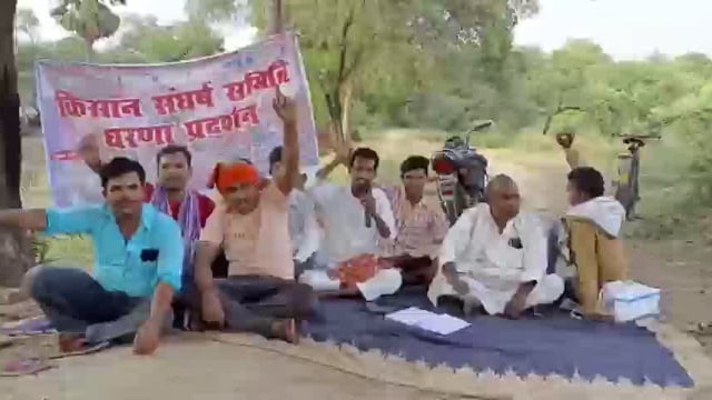 छरियारी पुल के समीप किसानों का आंदोलन छठे दिन जारी ,26 मई को सड़क जाम करेंगे किसान 