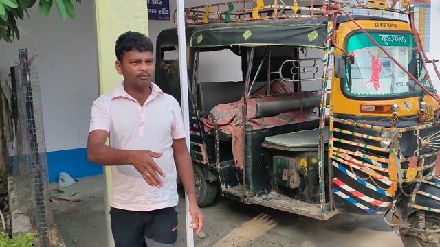 चिनवेरिया में बांस का बेड़ा के नीचे दबकर एक  व्यक्ति की हुई मौत, सदर अस्पताल में शव का पीएम कर परिजनों को सौंपा 