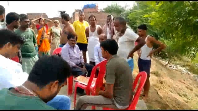 बीडीओ ने दिया मृतक के पिता को पारिवारिक लाभ का चेक

