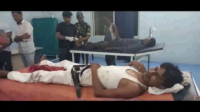 इटवाँ गांव में मुख्य पथ पर बाईक व पिकअप के टक्कर में दो घायल 