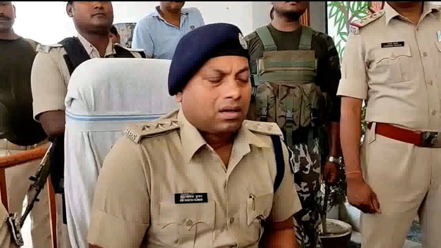 जमुई में शराब कारोबारी नाबालिक बच्चे से करा रहा था शराब की होम डिलीवरी