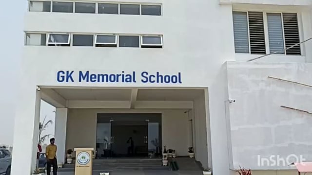 GK मेमोरियल सुगौली के छात्रों ने बनाई पेंटिंग,लगाया गया प्रदर्शनी।पहुंचे सैकड़ों अभिभावक।