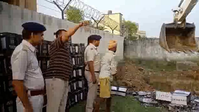 karai prsurai thana me  kand 33/22 English shrav vinshti krn utpad bibhag ke dubara krvae ja rhi hai jila adhikari ke ad