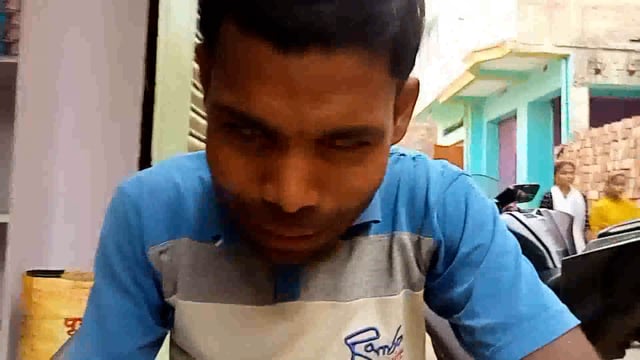 प्रखंड थरथरी  में सूरदास सिंगर हैं उनका आवाज में जादू है एक बार जरूर सुने और देखें और लाइक सत्येंद्र कुमार