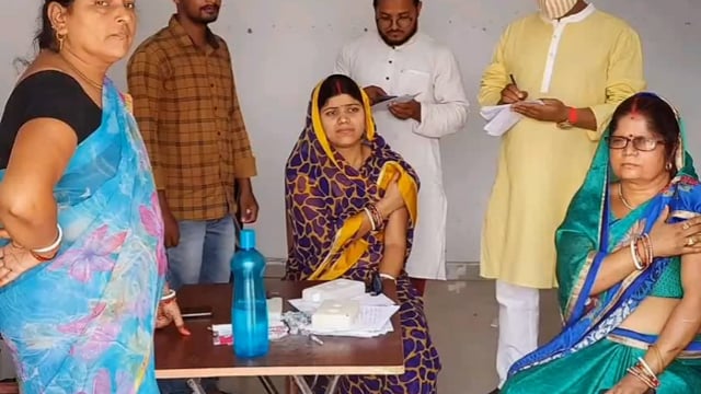 अनुमंडल अस्पताल स्वास्थ्य प्रबंधक महबूब आलम ने वैक्सीनेशन कार्य एवं टीकाकरण कार्य का शनिवार को लिया जायजा