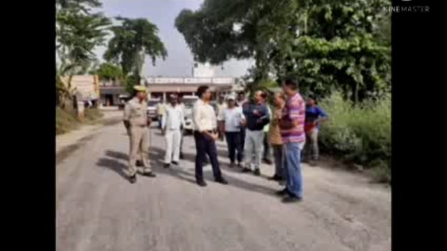 गोंडा ब्रेकिंग न्यूज़ ग्राम पंचायत नारायनपुर में सड़क निर्माण कार्य का जिला अधिकारी ने किया निरीक्षण