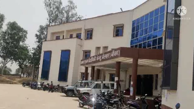  प्रधानमंत्री आवास योजना में अवैध रूप से घूस लेने का आरोप