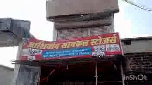 चिमूर शहरातील बालाजी मंदिर पुढील सायकल स्टोअर च्या भिंतीला भगदाड पाडून चोरट्यांनी 71 हजार 730 रुपयाची थैली पळवली,