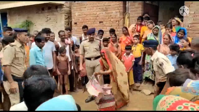 अग्निशमन पदाधिकारी नीरज कुमार ने आग से बचाव हेतु ग्रामीणों को दी जानकारी