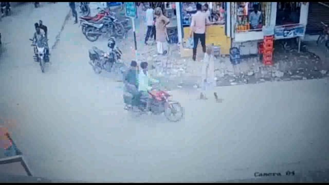 *👉ब्रेकिंग सीतामढ़ी-* रोजाना रीगा मिल चौक पर बाइक दुर्घटना कम होने का नाम नहीं ले रहा है !