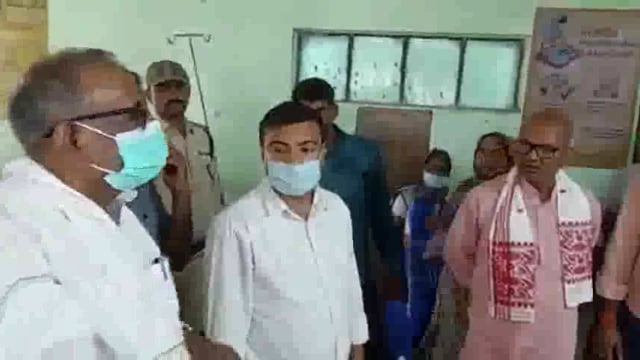 सांसद चंदेश्वर प्रसाद चंद्रवंशी ने रेफरल अस्पताल मखदुमपुर का किया निरीक्षण