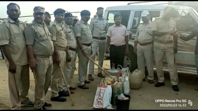 बांका एवं गोड्डा उत्पाद विभाग ने कई जगहों पर की छापेमारी 115 लीटर महुआ शराब जप्त एवं चार लोग गिरफ्तार