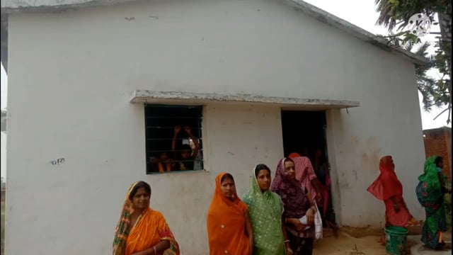 केन्दुआर पंचायत वार्ड संख्या 16 आंगनबाड़ी केंद्र संख्या 146 बरसों से बंद लाभुक परेशान