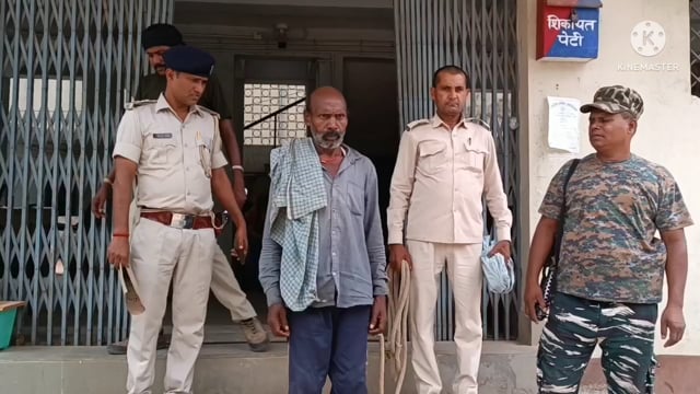 हवेली खड़गपुर पुलिस ने जमुई जिले से एक नक्सली को गिरफ्तार कर भेजा जेल खड़गपुर थाना अध्यक्ष नीरज कुमार ने इसका जानकारी दी