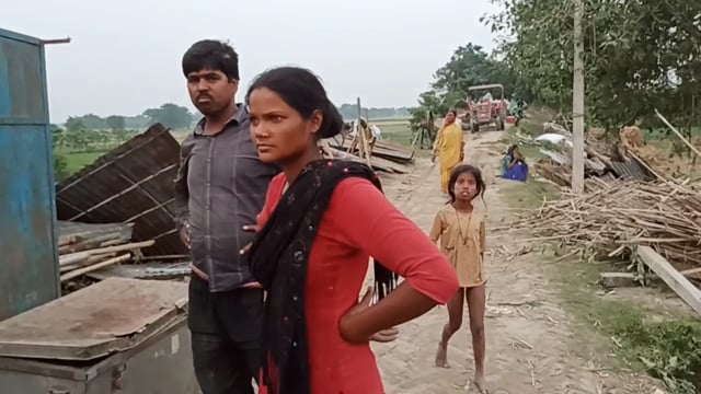 कदवा कुम्हड़ी में अतिक्रमण मुक्त होने से आक्रोशित घर टूटने से जताया विरोध प्रदर्शन।