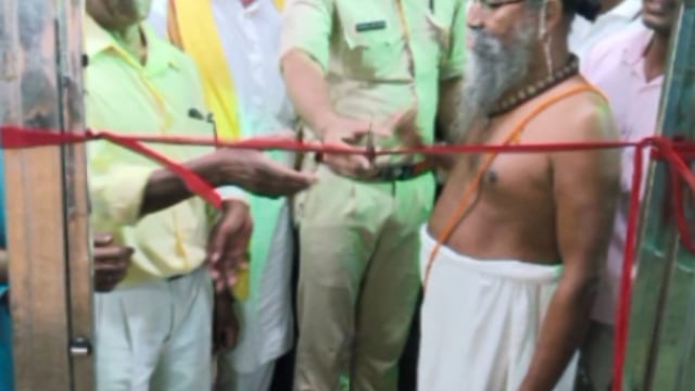 यंग मेले का लछुआड़ थानाध्यक्ष ने फीता काटकर किया उद्घाटन