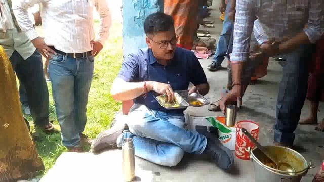 रौतारा पहुंचे डीएम उदयन मिश्रा विद्यालय पहुंचकर भोजन के लिए गुणवत्ता