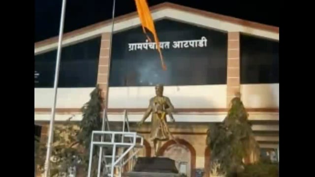 आटपाडी नगरपंचायतीचा प्रशासनाकडून पदभार स्वीकारल्यानंतर स्वच्छतेला सुरुवात


