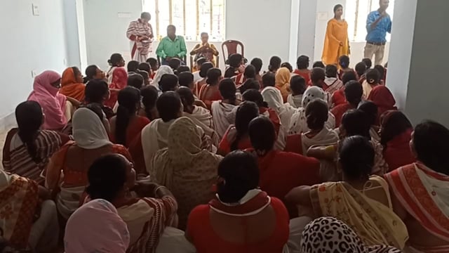 कदवा प्रखंड के सभागार में किया गया आंगनबाड़ी सेविका के साथ मासिक बैठक।