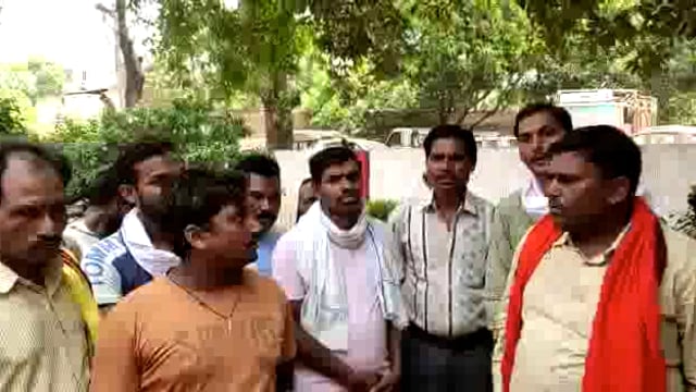 प्रतापगढ़ जिले के मानिकपुर नगर पंचायत के चेयरमैन आबू जैद उर्फ गुड्डू द्वारा लिपिक  को पीटने का लगाया गया आरोप