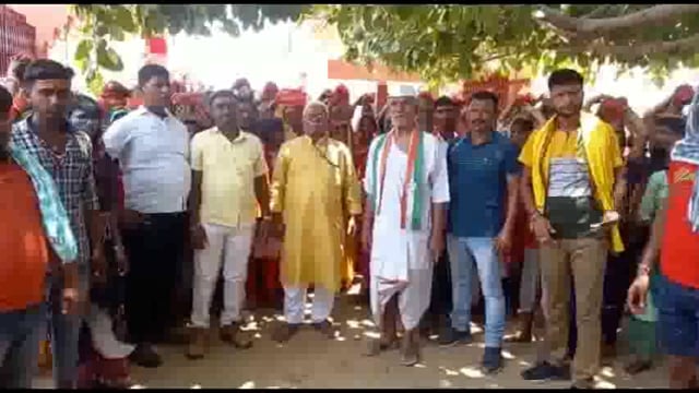 बाराहाट मिर्जापुर गांव में भव्य कलश शोभायात्रा के साथ भागवत कथा महायज्ञ प्रारंभ।