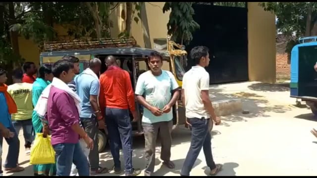 भिठरा गांव के समीप हुई ट्रक-हाइवा की टक्कर में तीन की मौत,शव को पीएम के लिए लाया सदर अस्पताल

