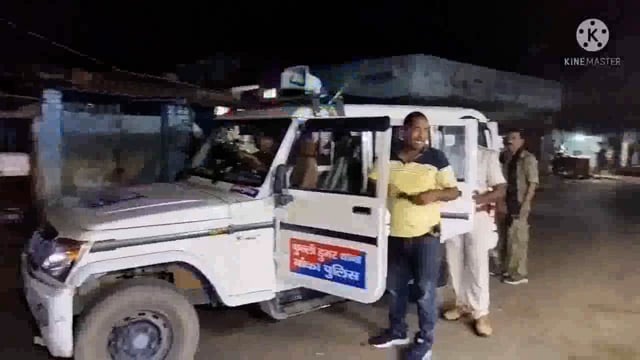 सड़क पर वाहन लगा रास्ता अवरुद्ध करने वाले को माइकिंग कर फुल्लीडुमर थानाध्यक्ष ने दिए सख्त निर्देश