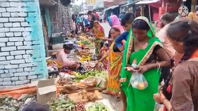 सोमवार को बट सावित्री पर्व को लेकर आज रविवार को पूजन सामग्री की खूब हुई बिक्री