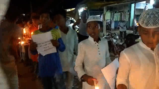 आजमनगर थाना क्षेत्र की एक युवती की हुई निर्मम हत्या के खिलाफ हसनगंज में निकाली गई कैंडल मार्च 
