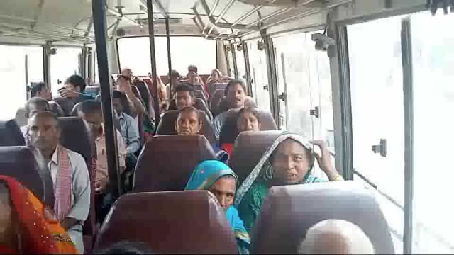 प्रधानमंत्री संवाद कार्यक्रम को लेकर अमरपुर नगर पंचायत कार्यालय से 55 लाभुकों की टोली बांका रवाना