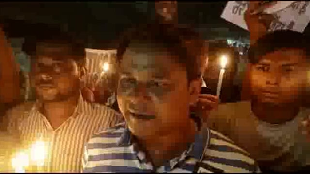 आजमनगर थाना क्षेत्र की एक युवती की हुई निर्मम हत्या के खिलाफ फलका में निकाली गई कैंडल मार्च 



 