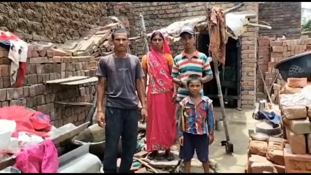 प्रधानमंत्री आवास निर्माण पर दबंगों के द्वारा रोक अस्ता पंचायत के गवसपुर गांव 

