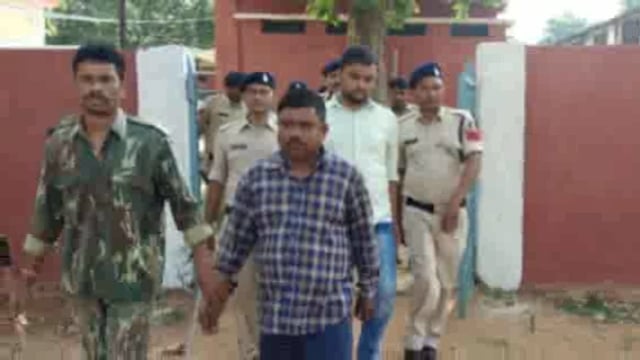 पखांजुर(CG) कांग्रेस नेता को सोशल मीडिया में टिप्पणी करना पड़ा महंगा,10 दिन के रिमांड पर भेजा जेल।