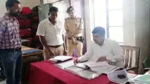 डीएम ने किया निरीक्षण कमी पाए जाने पर दिए कार्रवाई का आदेश