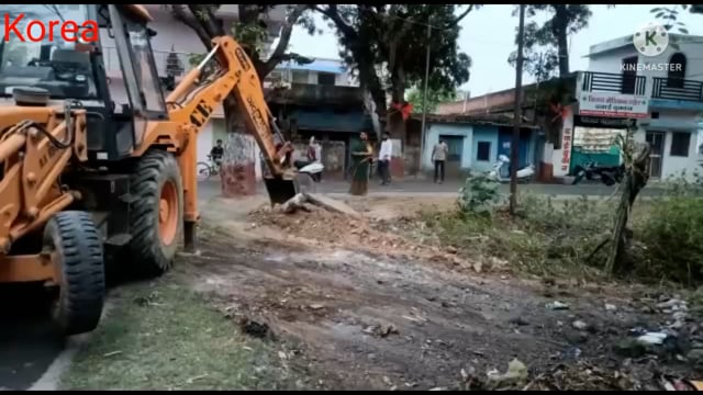 नगर पालिका नेता प्रतिपक्ष व स्थानीय वार्ड पार्षद अन्नपूर्णा सिंह ने बारिश के मौसम को देखते वार्ड को कराया साफ