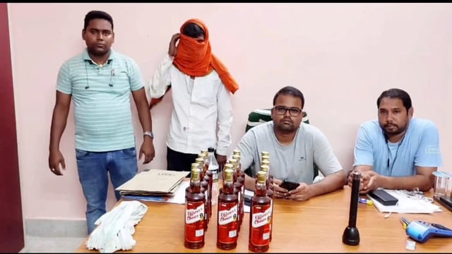 लखीसराय जिले के उत्पाद थाना पुलिस ने 15 पीस 750ml का विदेशी शराब के साथ एक व्यक्ति को किया गिरफ्तार