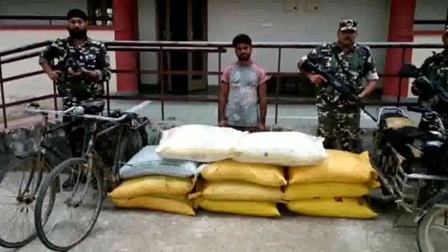 सिद्धार्थनगर जिले के धनौरा बार्डर के पास एसएसबी के जवानों प्रतिबंधित उर्वरक की तस्करी करते समय 2 तस्कर को किया गिरफ्तार 