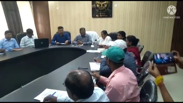 जिला विकास अधिकारी अजय कुमार पांडे की अध्यक्षता में आज ग्राम रोजगार सेवकों के साथ हुई बैठक 