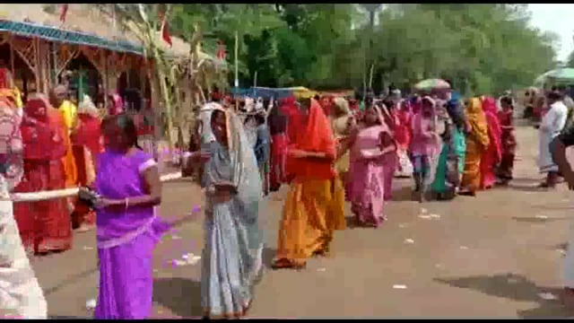 प्राण प्रतिष्ठा को लेकर डुमरा में श्रीमद भागवत ज्ञान यज्ञ के तीसरे दिन श्रद्धालुओं की भीड़ उमड़ी,गांव में उत्साह