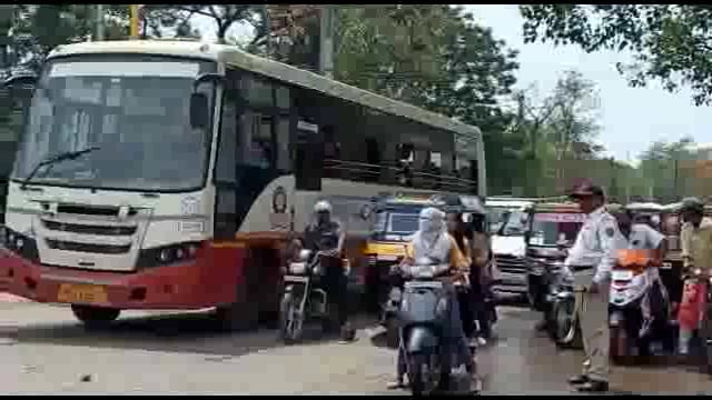 शहरातील सिग्नलचे काम पुर्ण पोलीस निरीक्षक गोरख दिवे यांनी केली सिग्नलची टेस्टिंग