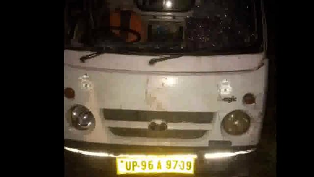 थाना महेशगंज क्षेत्र झींगुर चौराहा स्थित मैजिक लोडर और मोटर साइकिल मे भिड़न्त मोटर साइकिल सवार घायल