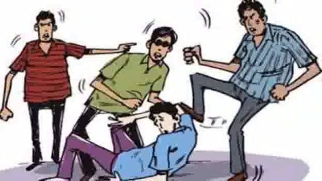 चकला मौला नगर के एक पीड़िता ने मारपीट को लेकर थाना में 5 लोगों के विरुद्ध मामला दर्ज कराई है 

