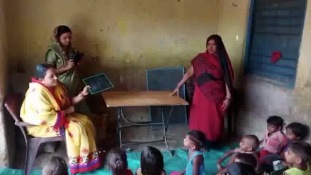 प्रखंड प्रमुख ने आंगनबाड़ी केंद्र का किया निरीक्षण